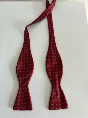 Vintage Silk Red Patterned Bow Tie